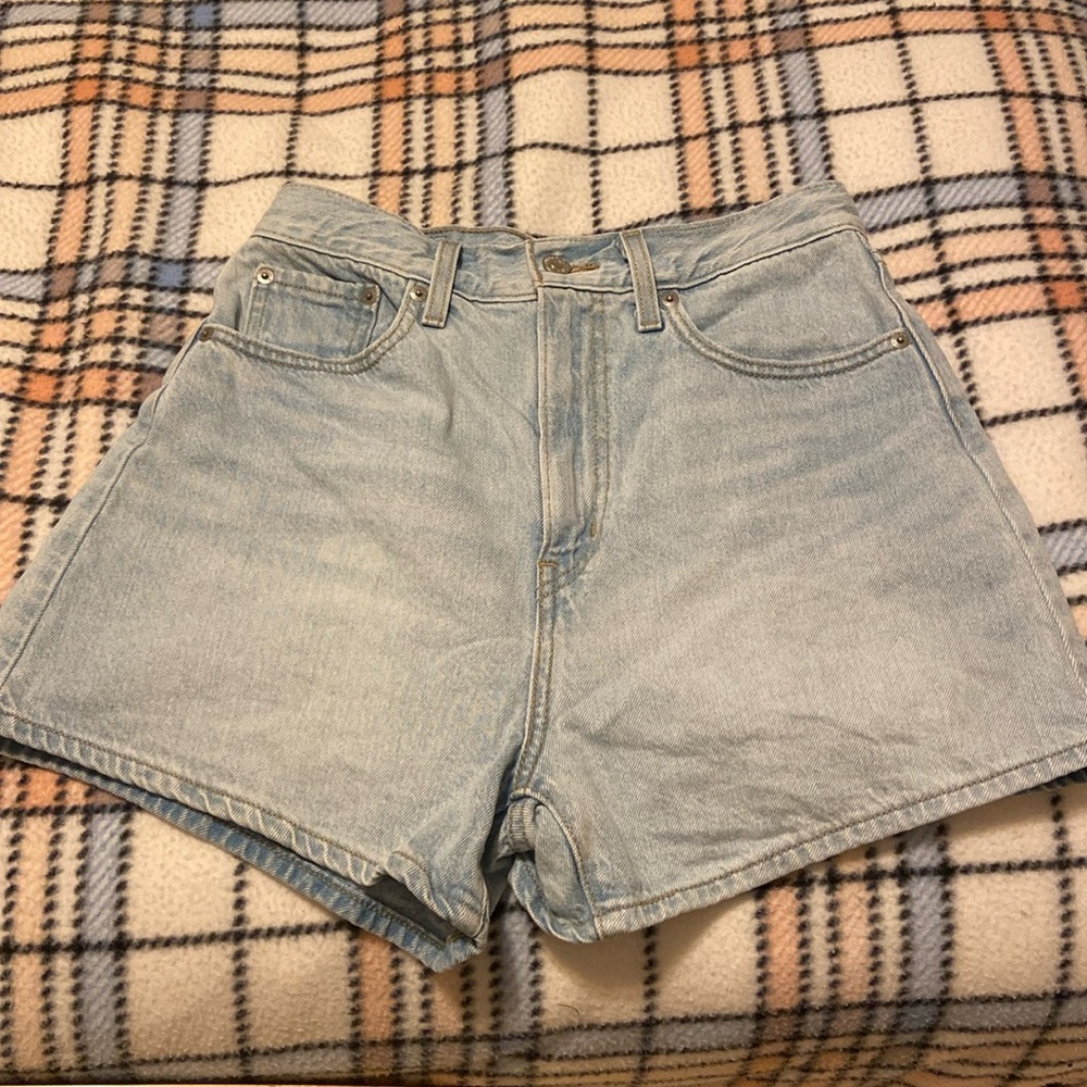 Levi’s Light Wash Denim Shorts